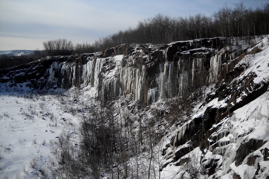 duluth-casket-quarry-in-winter