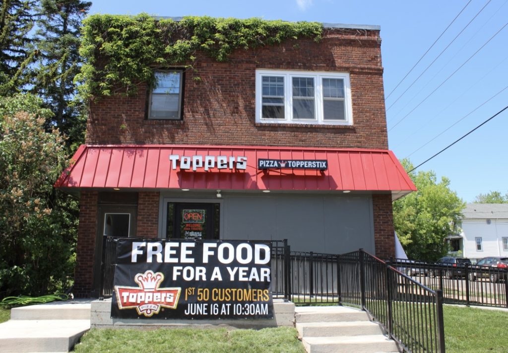 Toppers Pizza - Photo by Lissa Maki