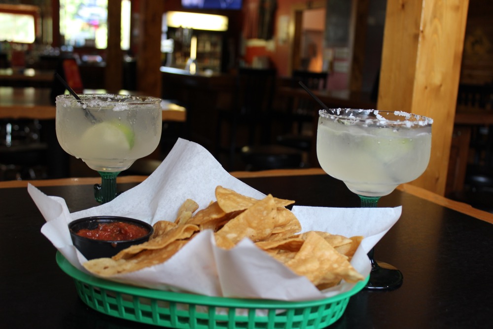 Margaritas, chips & salsa at Bucktales - Photo by Lissa Maki